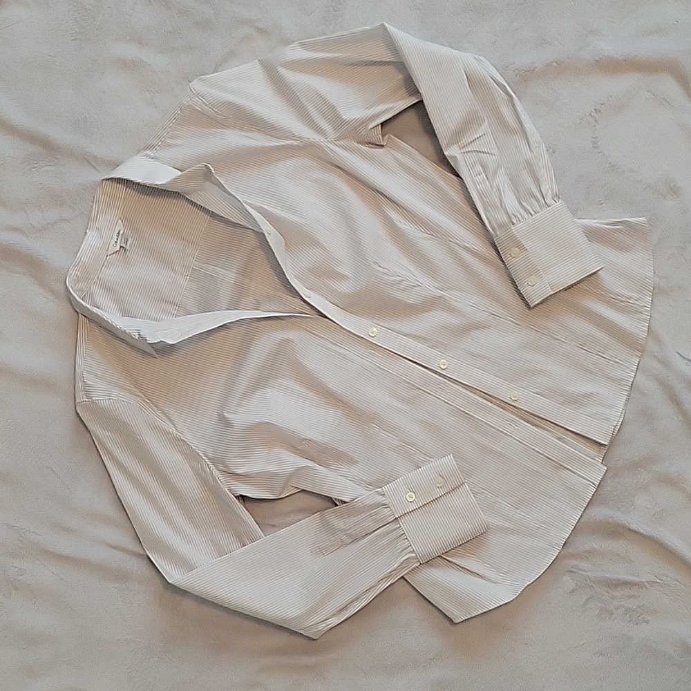 Calvin Klein button down fitted shirt size medium gray white